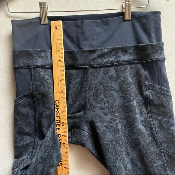 Lululemon Athletica En Route Blue Paisley Patterned Cropped Leggings Sz M - Picture 9 of 10